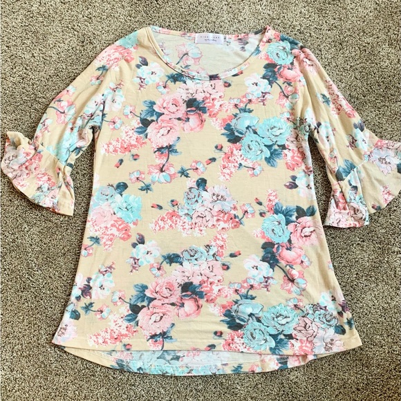 Sign Here Tan Pink Blue Floral Top - Picture 1 of 3